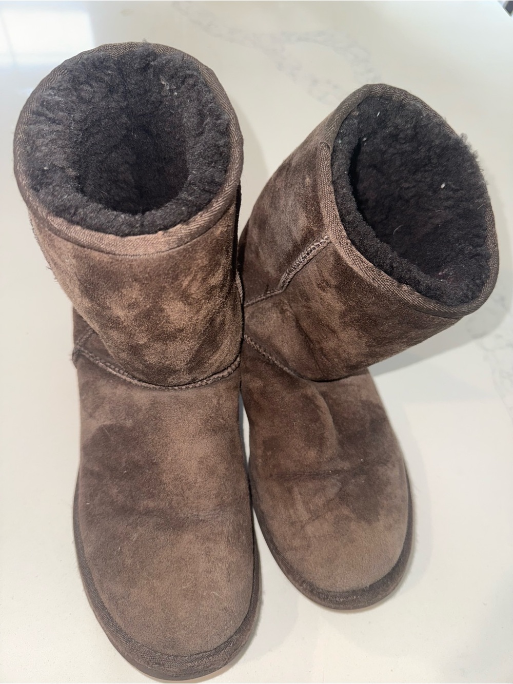 UGG Australia Classic Short Brown Boots Size 8 - Picture 3 of 8